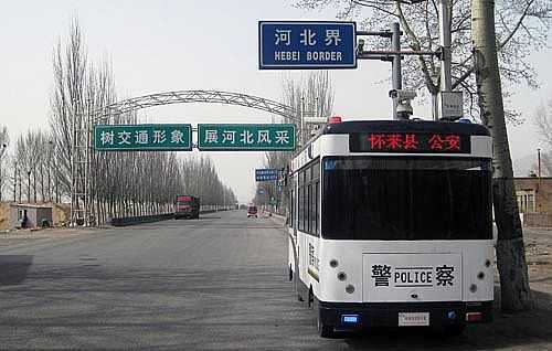 沐鸣2流动警务室在110国道广东界执行任务