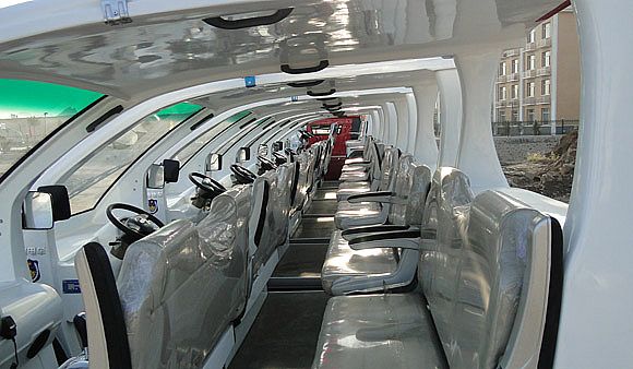 整装待发的电动巡逻车内部图