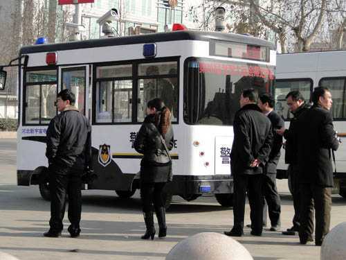 沐鸣2流动警务室助力人大会议胜利召开现场