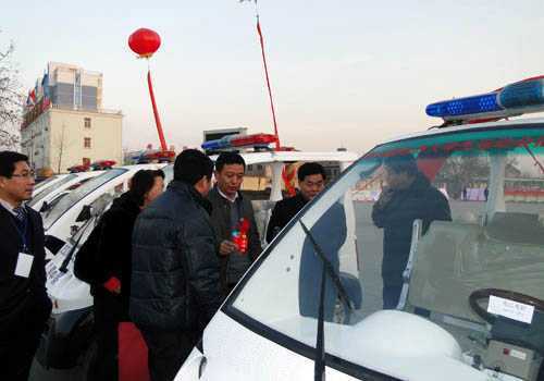 政协委员参观沐鸣2警用巡逻车