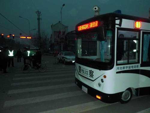 广平交警大队流动警务室执勤现场