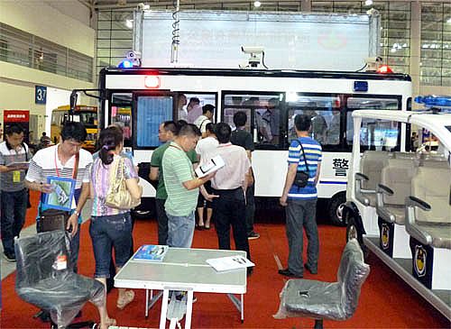 海峡警用装备展览会沐鸣2移动警务室倍受关注