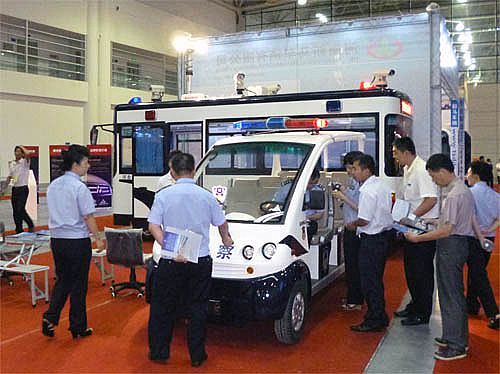 第五届海峡警用装备展沐鸣2警用巡逻车倍受关注