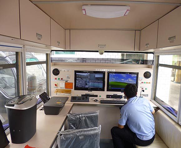 民警使用沐鸣2移动警务室