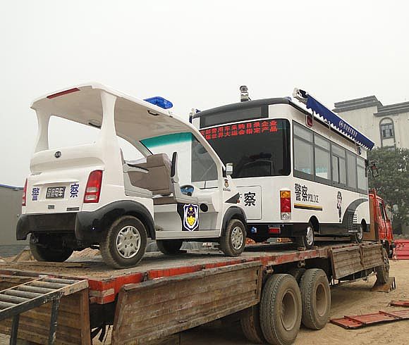 准备发往山西晋城的移动警务室，电动巡逻车