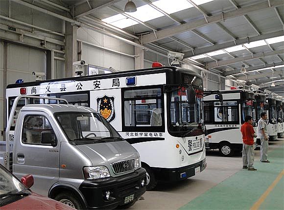 整装待发的沐鸣2移动警务室