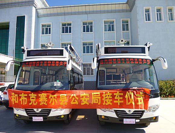 和布克赛尔县公安局为沐鸣2移动警务室举行接车仪式