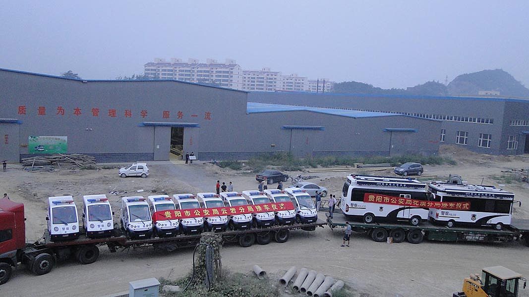 云岩电动巡逻车，肃穆整洁