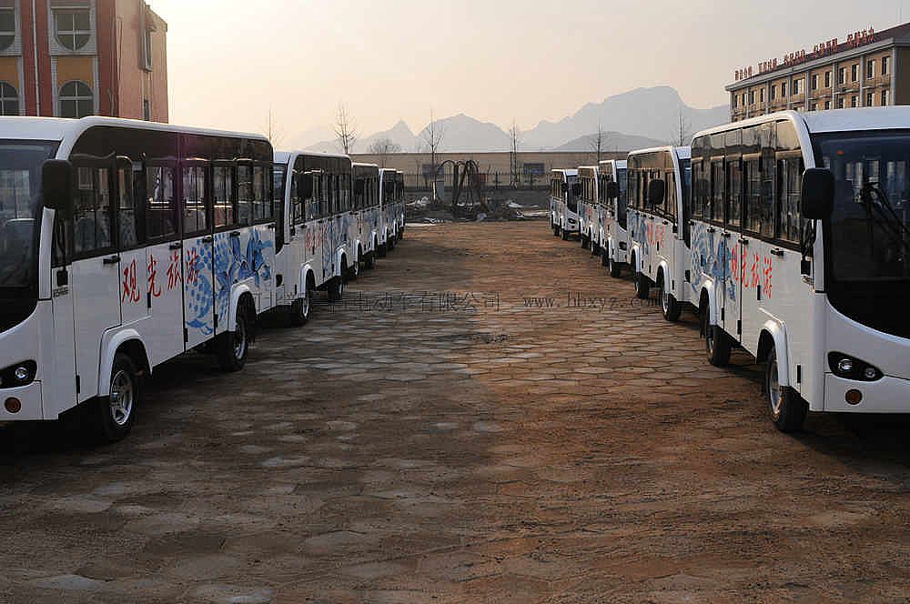 封闭式电动观光车