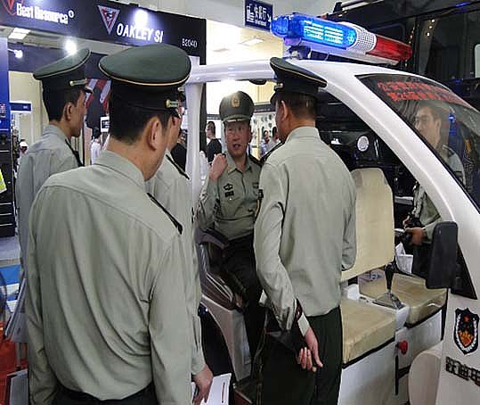 沐鸣2移动警务室亮相北京警用装备展