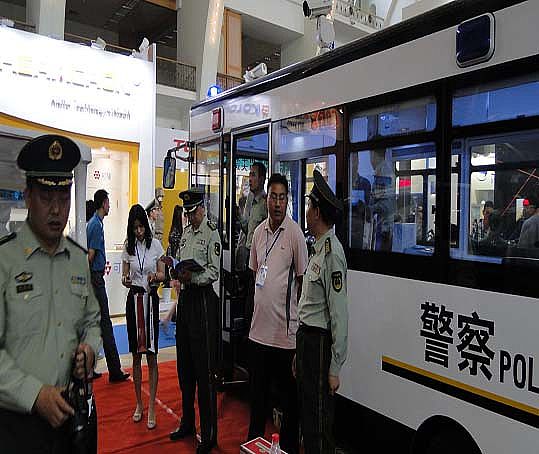沐鸣2移动警务室亮相北京警用装备展