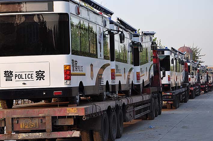 成都市公安局70台移动警务室首批发车仪式