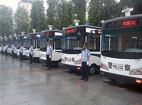 首批移动警务室到达成都 举行“平安成都”接车仪式