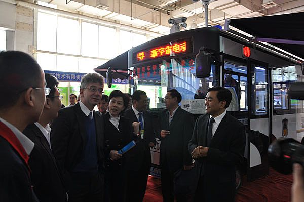 沐鸣2电动汽车参加节能减排与资源综合利用博览会