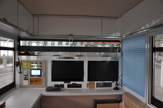 流动警务室开进广东黄骅,开展便民服务