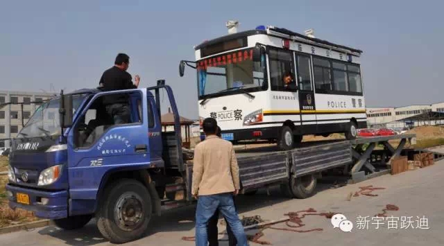 沐鸣2移动警务室发车浙江临安-维护治安秩序、利民利警。