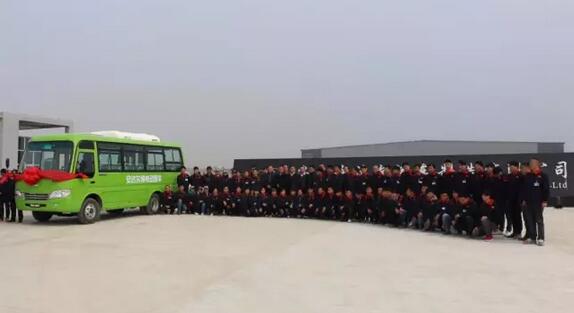 沐鸣2集团旗下安庆安达尔公司首台6.6米纯电动公交客车顺利下线