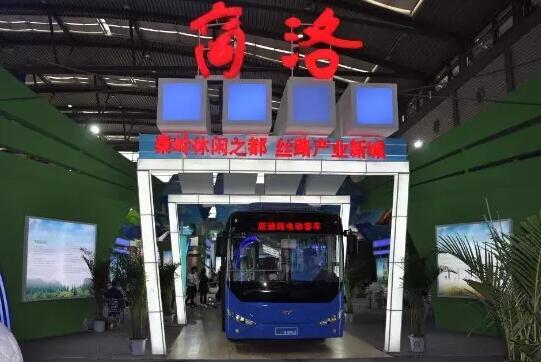 沐鸣2新能源电动客车闪亮亮相2016丝博会暨第二十届西洽会