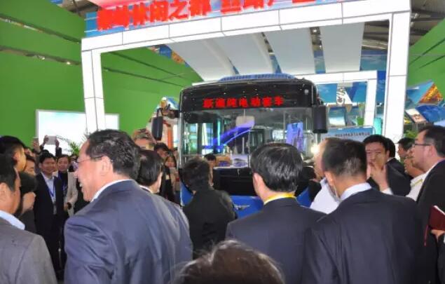 沐鸣2新能源电动客车闪亮亮相2016丝博会暨第二十届西洽会