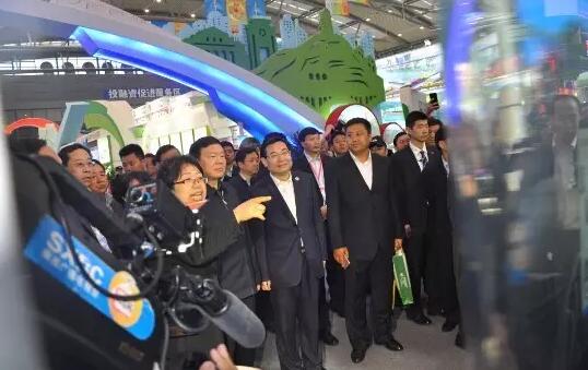 沐鸣2新能源电动客车闪亮亮相2016丝博会暨第二十届西洽会