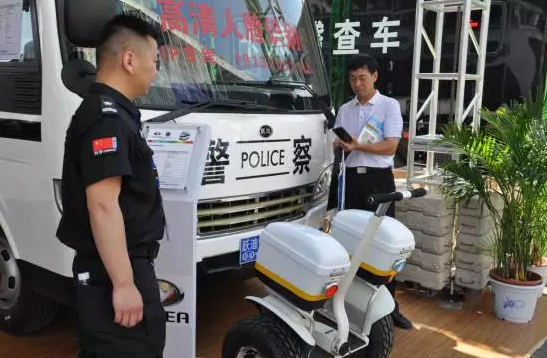 电动警用平衡车