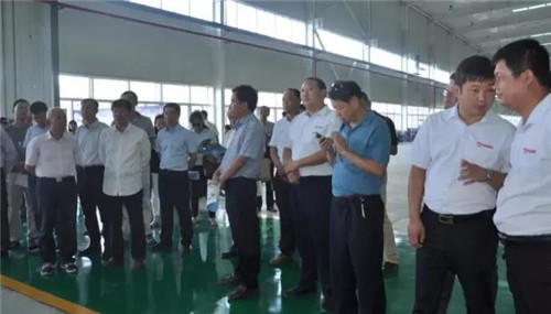 专家、教授听取陕西沐鸣2公司对整体项目规划和系列新能源客车产品的系统介绍