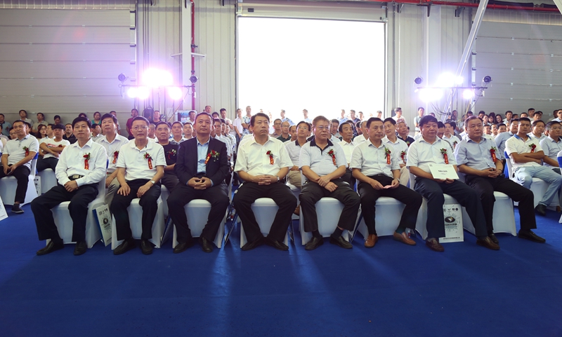 安达尔新能源汽车下线仪式现场