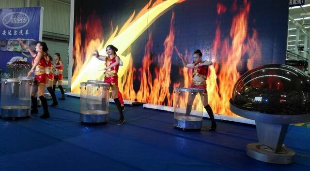 安达尔汽车下线仪式现场