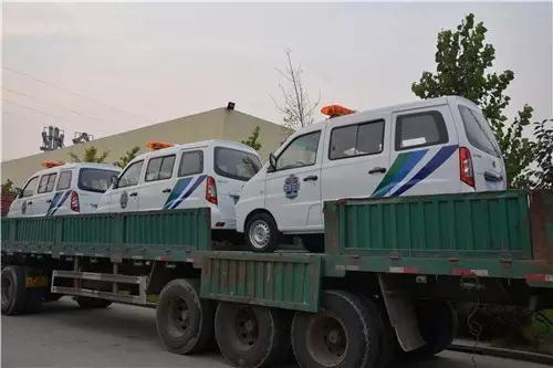 电动巡逻车装车完毕