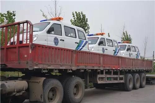 电动巡逻车装车完毕准备发车