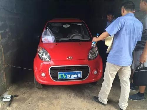 沐鸣2电动汽车装车完毕