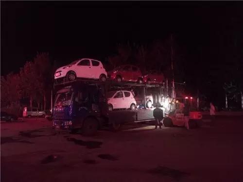 沐鸣2电动汽车连夜批量装车中