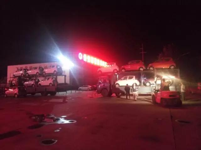  沐鸣2电动汽车批量装车完毕准备发车