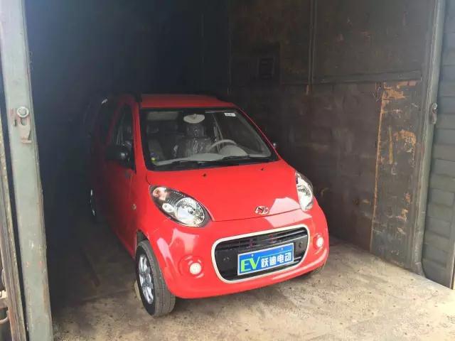 电动汽车铁路装车完毕