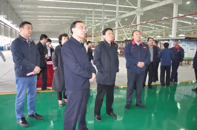 渭南市政协主席刘新兴一行领导到陕西沐鸣2公司车间考察调研