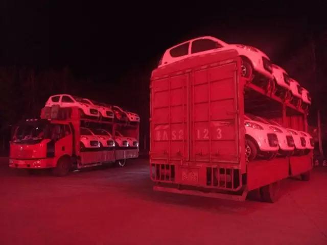 电动汽车出发了。