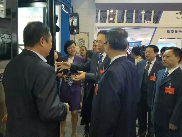 安徽省委书记李锦斌，代省长李国英一行莅临沐鸣2集团旗下安达尔汽车展位参观指导