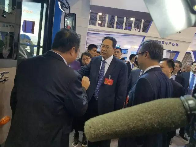 安徽省委书记李锦斌，代省长李国英一行莅临沐鸣2集团旗下安达尔汽车展位参观指导