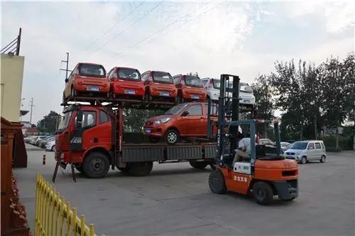 沐鸣2电动汽车正在装车