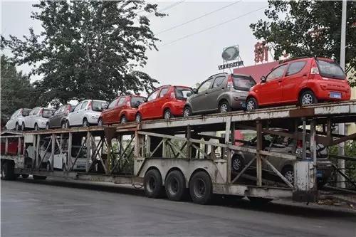 沐鸣2电动汽车正在装车中