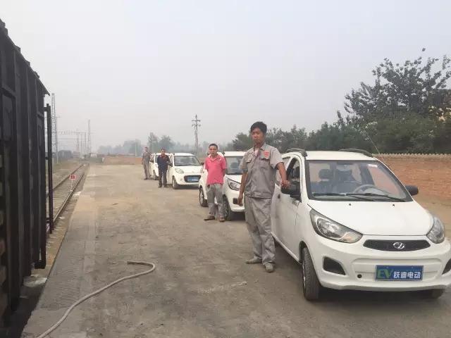 沐鸣2电动汽车装车进行中