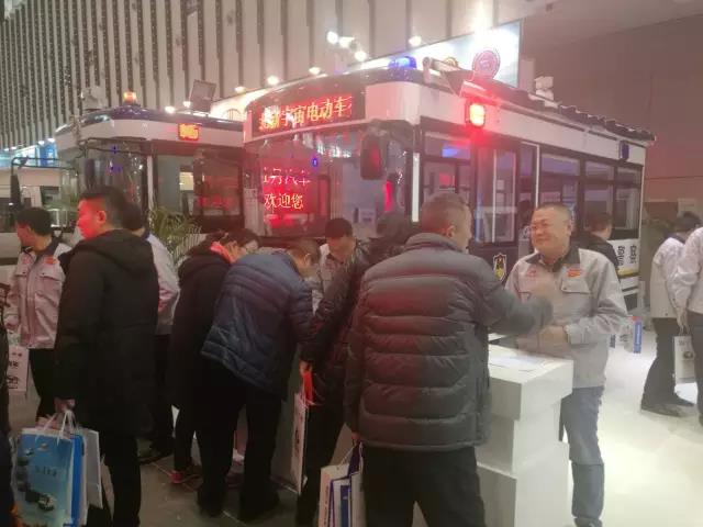 聚焦|沐鸣28米燃油移动警务室强势亮相2016警用装备推介会