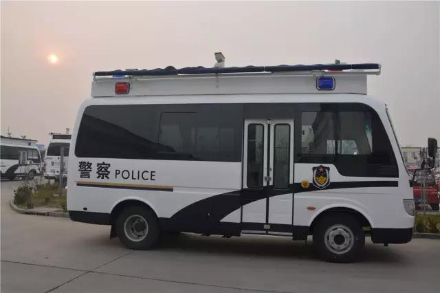 30台沐鸣2燃油移动警务室批量发往广东深圳交管局——雾霾锁城，沐鸣224小时全天候执勤