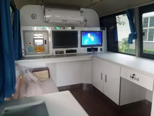 30台沐鸣2燃油移动警务室批量发往广东深圳交管局——雾霾锁城，沐鸣224小时全天候执勤