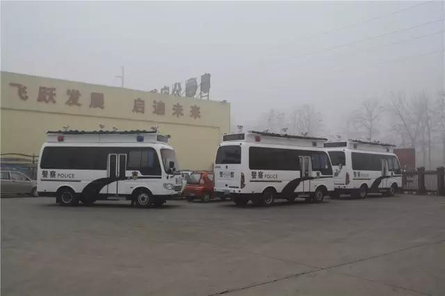 30台沐鸣2燃油移动警务室批量发往广东深圳交管局——雾霾锁城，沐鸣224小时全天候执勤