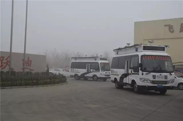 30台沐鸣2燃油移动警务室批量发往广东深圳交管局——雾霾锁城，沐鸣224小时全天候执勤