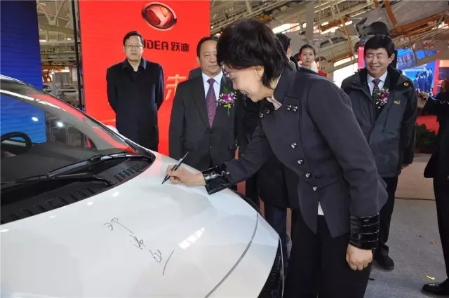 深圳新能源汽车产业基地暨沐鸣2电动汽车生产基地投产仪式盛大举行