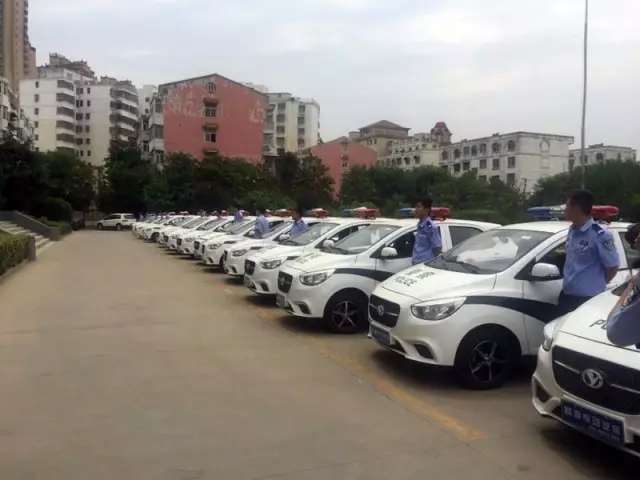 电动警务车发车现场