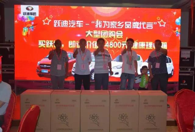 　现场订车交款的客户每人领取价值4800元的理疗养生箱