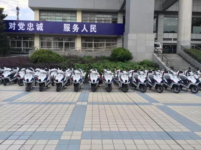 两轮电动巡逻车